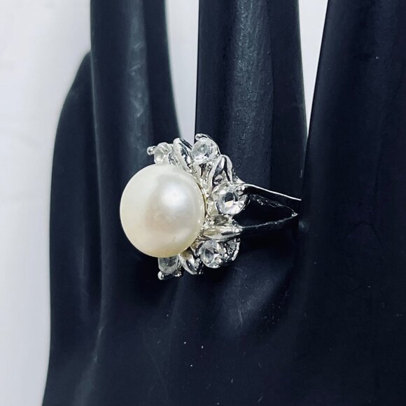 Silver Tone Faux Pearl & Clear Rhinestone Statement Ring Size 6 (R445) - Picture 3 of 7